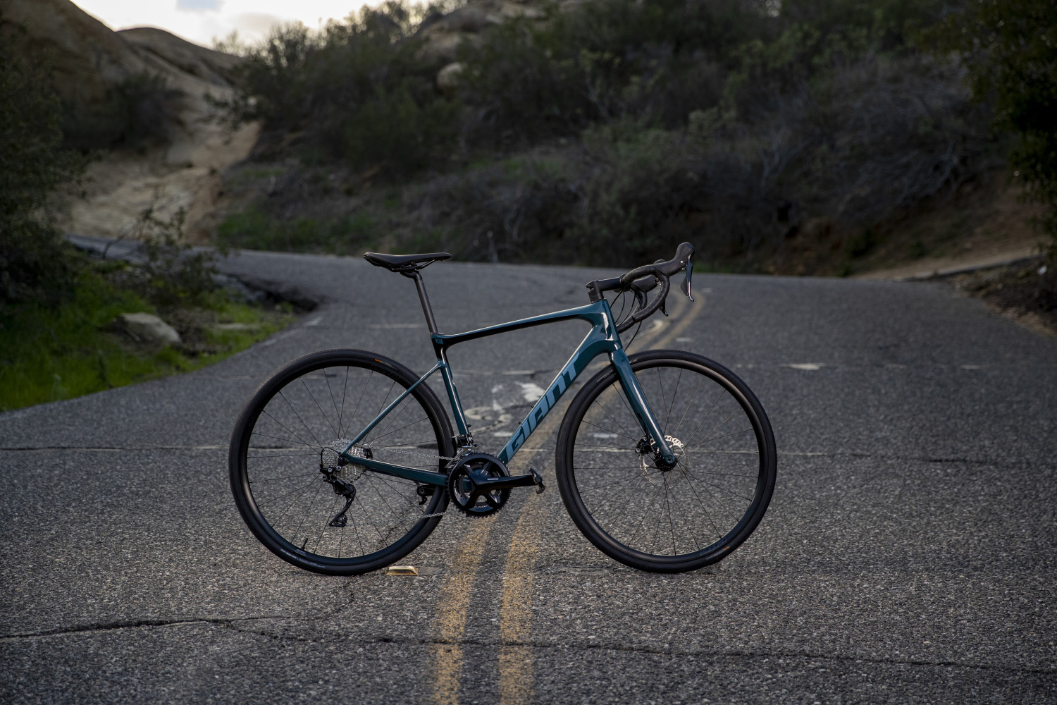 defy_adv_gallery01 GIANT Defy Advanced 2 Deep lake 2023