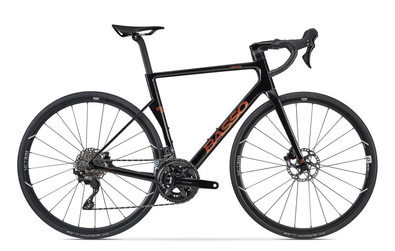 BASSO__VER41125 (1) BASSO Venta R magma black 2025
