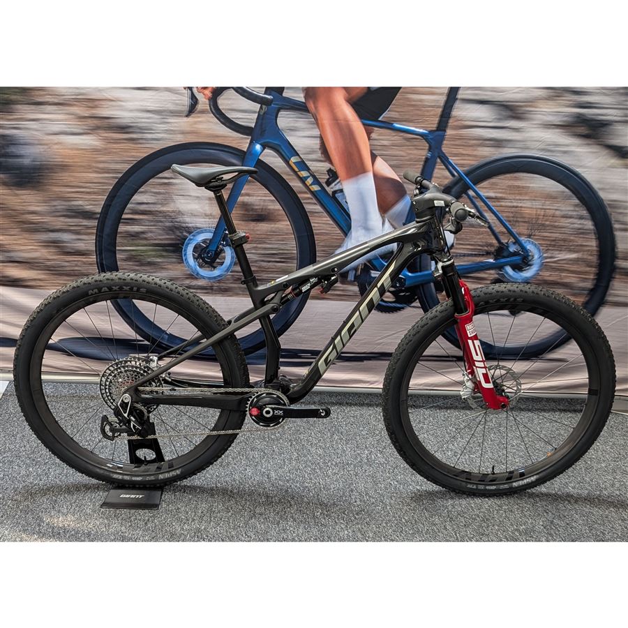 Giant Anthem Advanced SL SE Raw Carbon Giant Anthem Advanced SL SE Raw Carbon